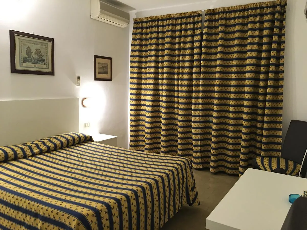 Hotel Bahamas Giglio Porto 2*,  Italy