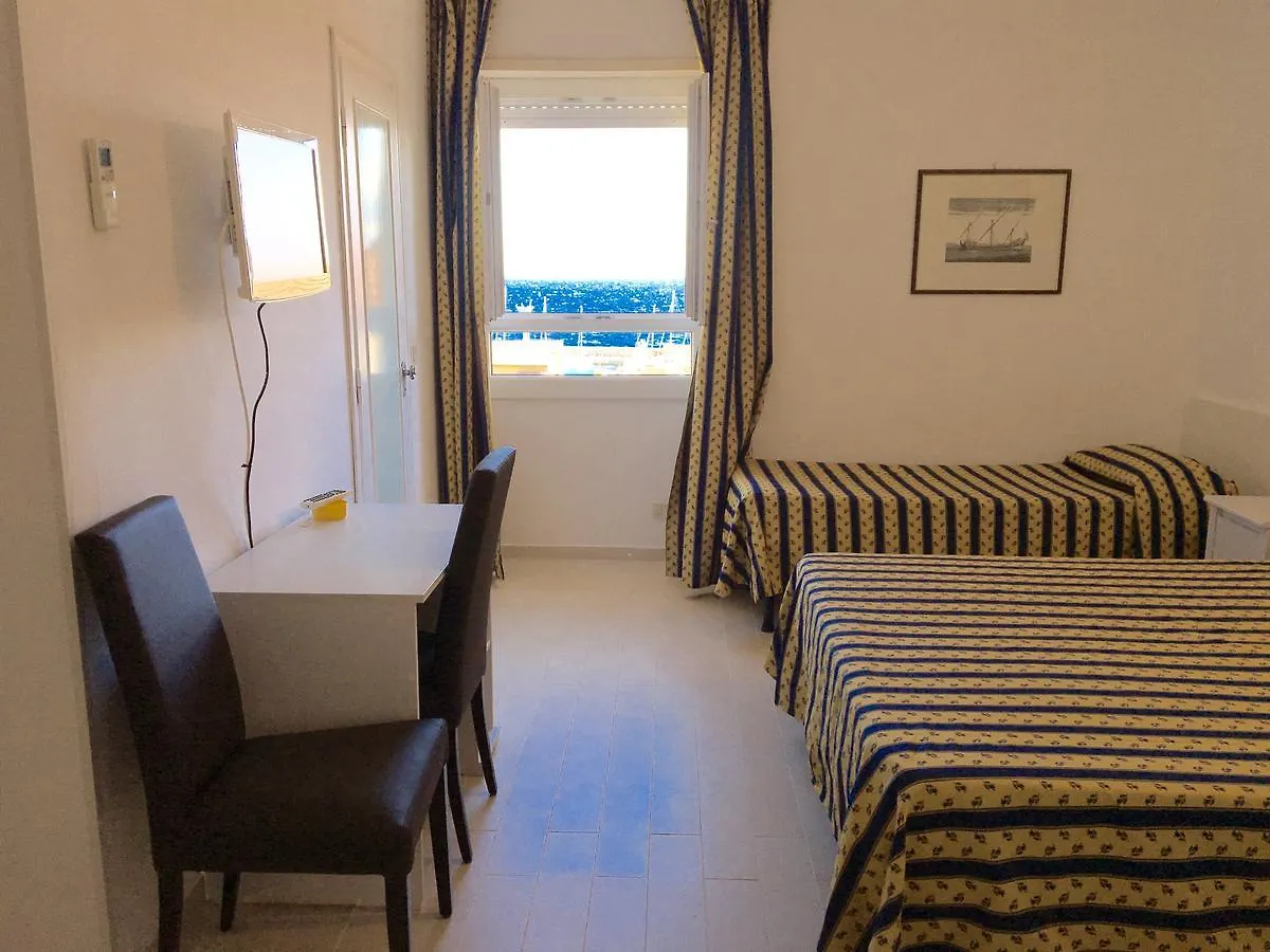 Hotel Bahamas Giglio Porto 2*,